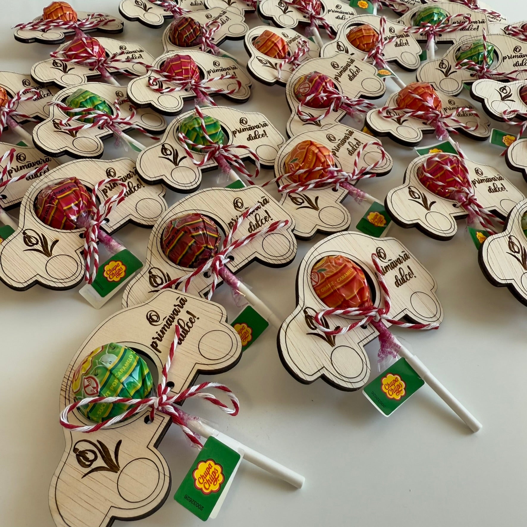 Martisor masinuta cu acadea