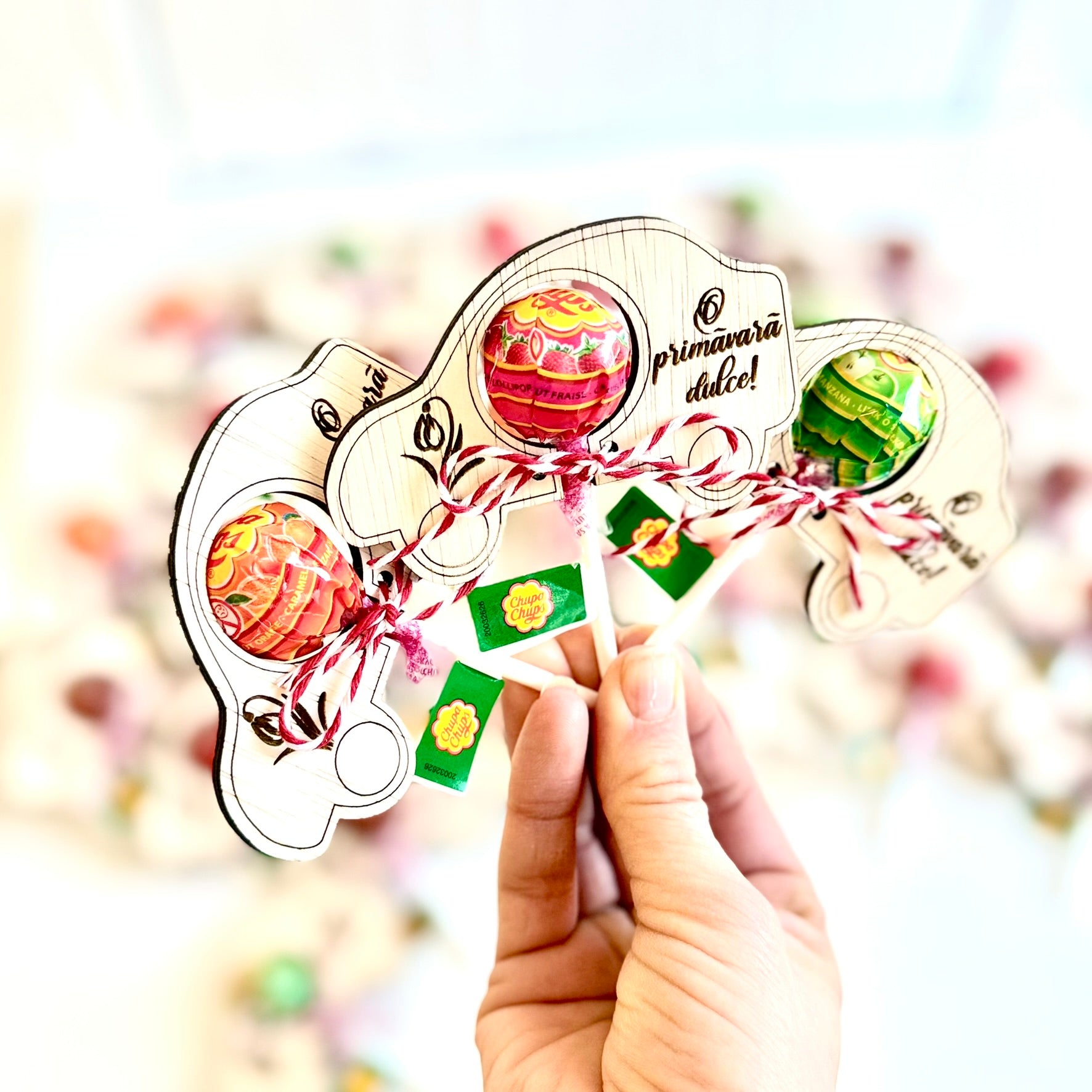 Martisor masinuta cu acadea