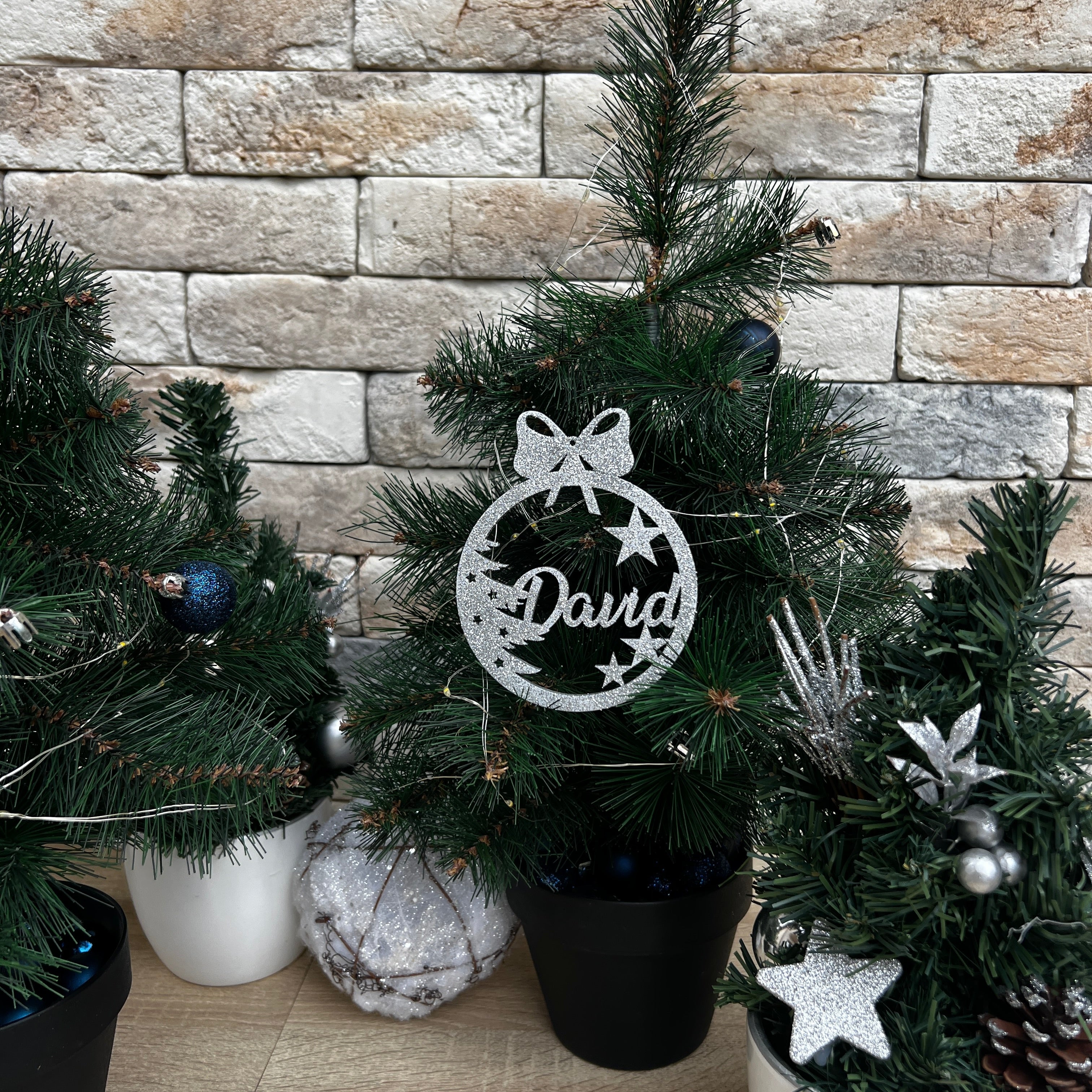 Glob personalizat cu brazi și stele