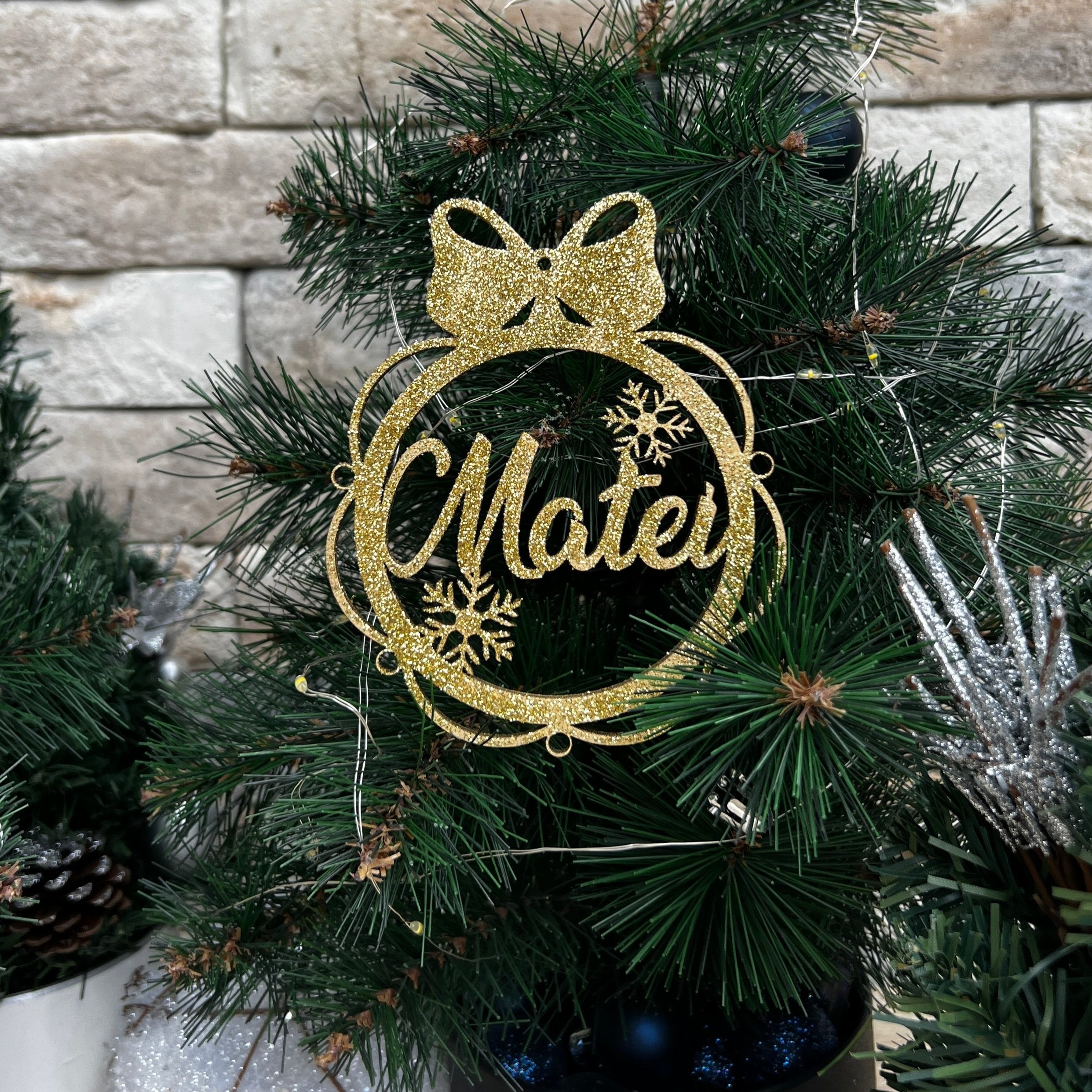 Glob personalizat cu fundă și fulgi