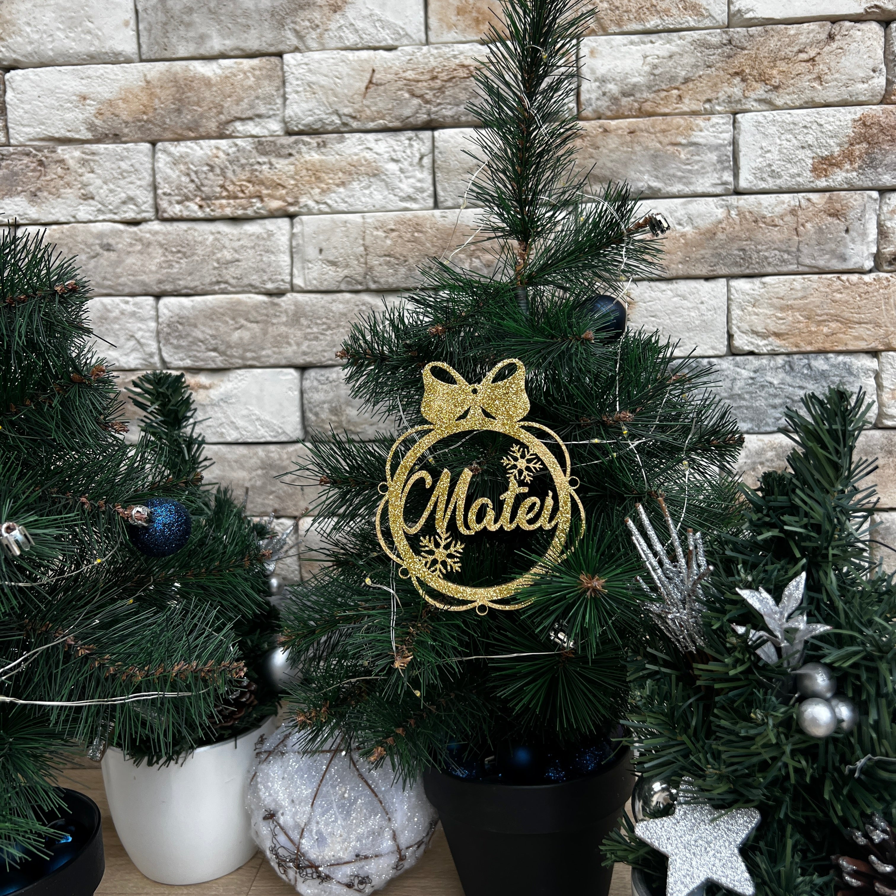 Glob personalizat cu fundă și fulgi