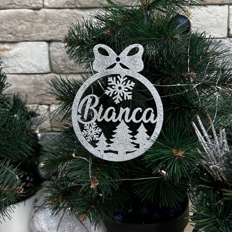 Glob personalizat cu fulgi și brazi