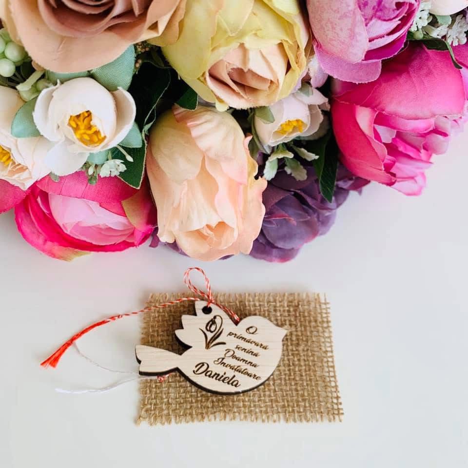 Martisor gravat în formă de pasare